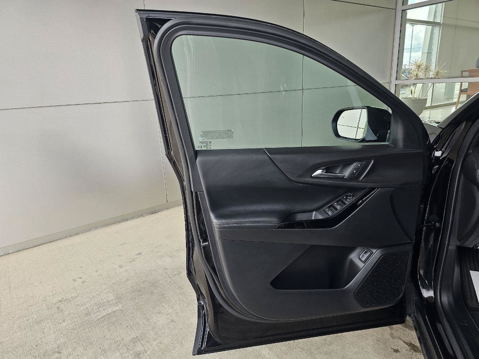 Used 2026 Chevrolet Equinox LT w/ Convenience Package II FWD image 18