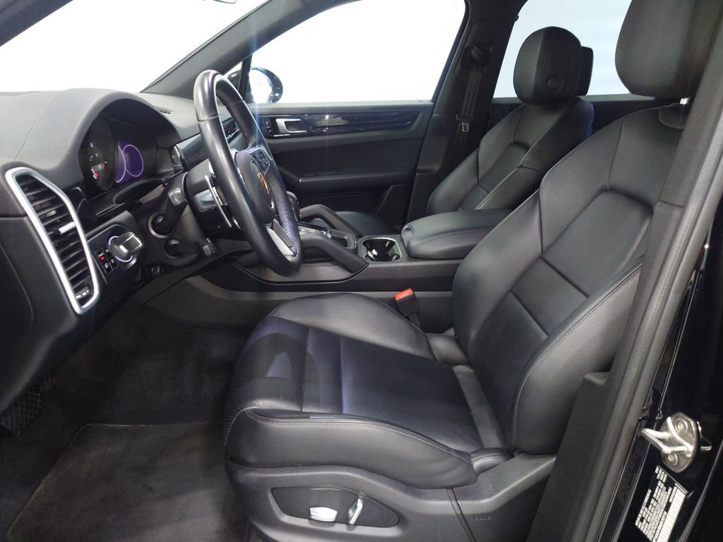 Used 2021 Porsche Cayenne AWD/4WD image 9