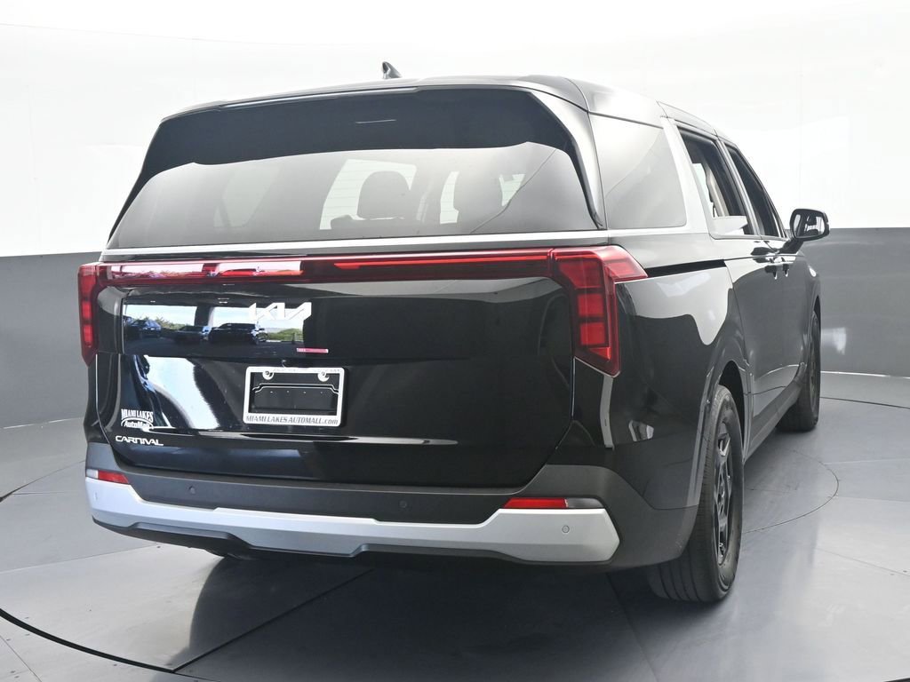 Used 2025 Kia Carnival image 5