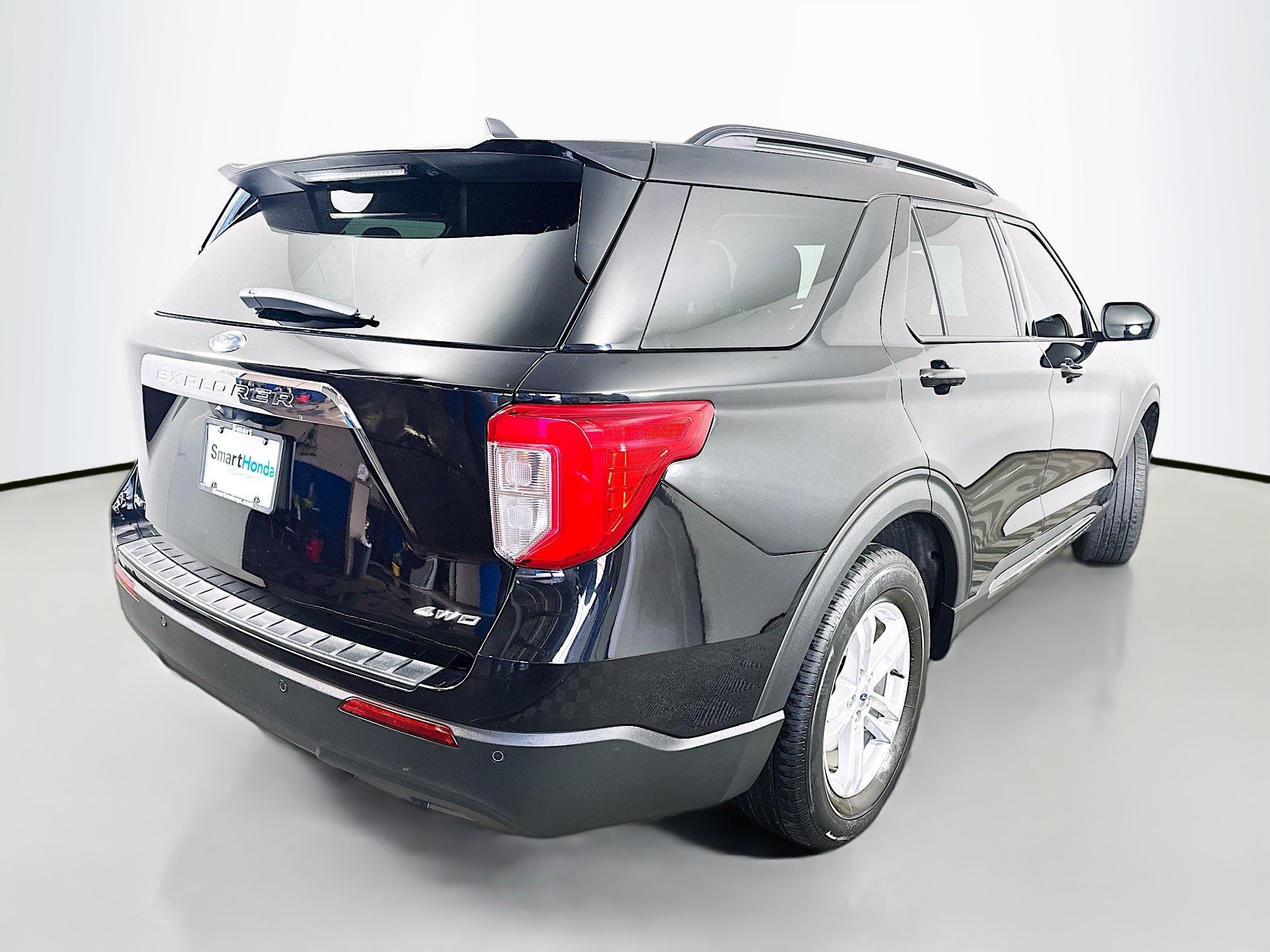 Used 2023 Ford Explorer XLT AWD/4WD image 7