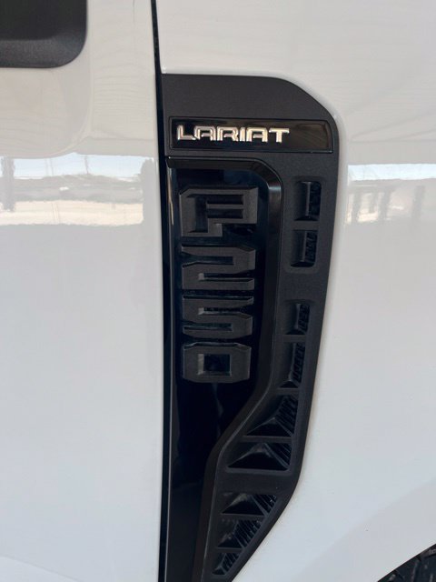 Used 2024 Ford F250 Lariat w/ Sport Appearance Package AWD/4WD image 4