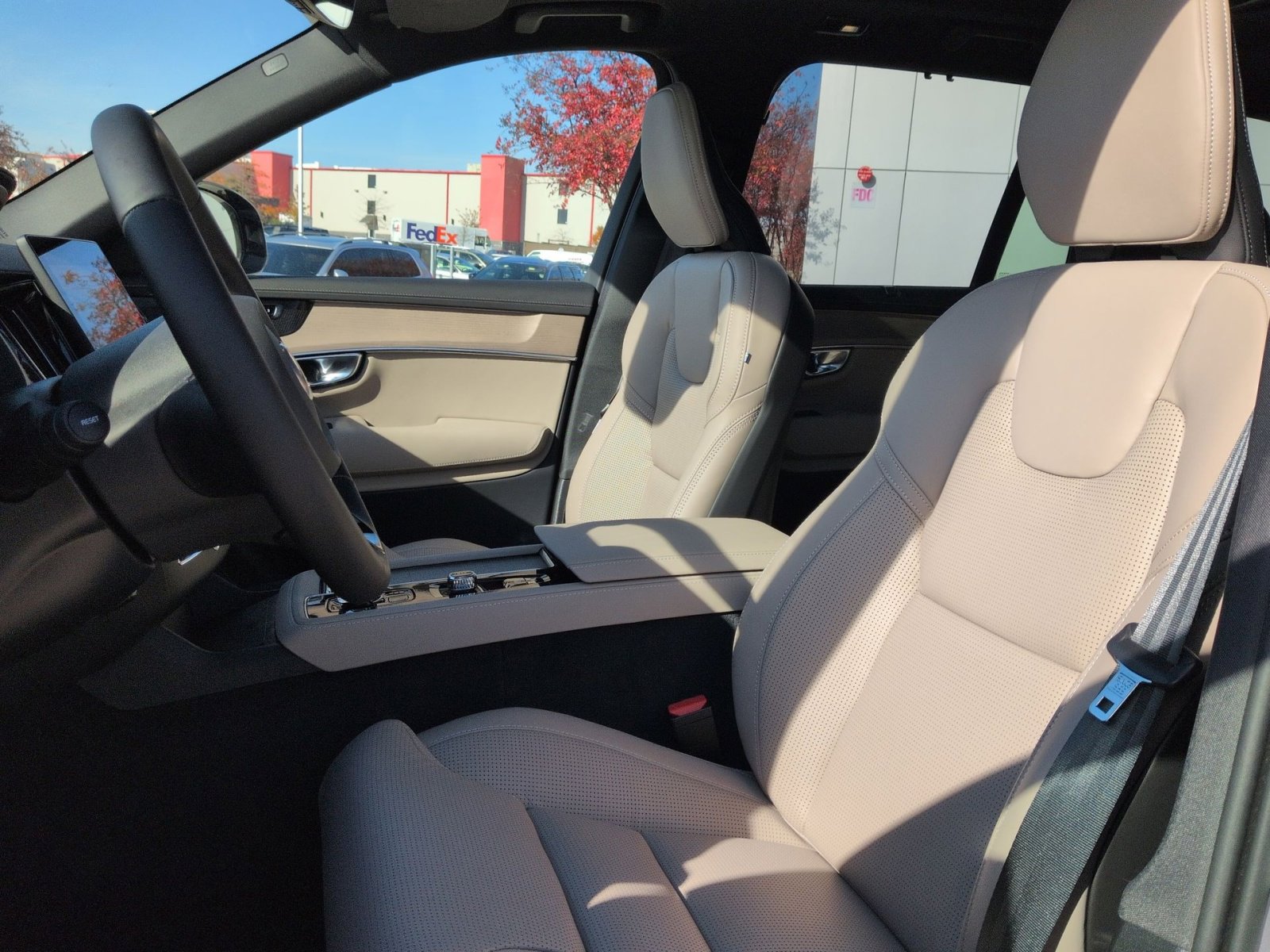 New 2026 Volvo XC90 B6 Ultra w/ Protection Package Premier image 13