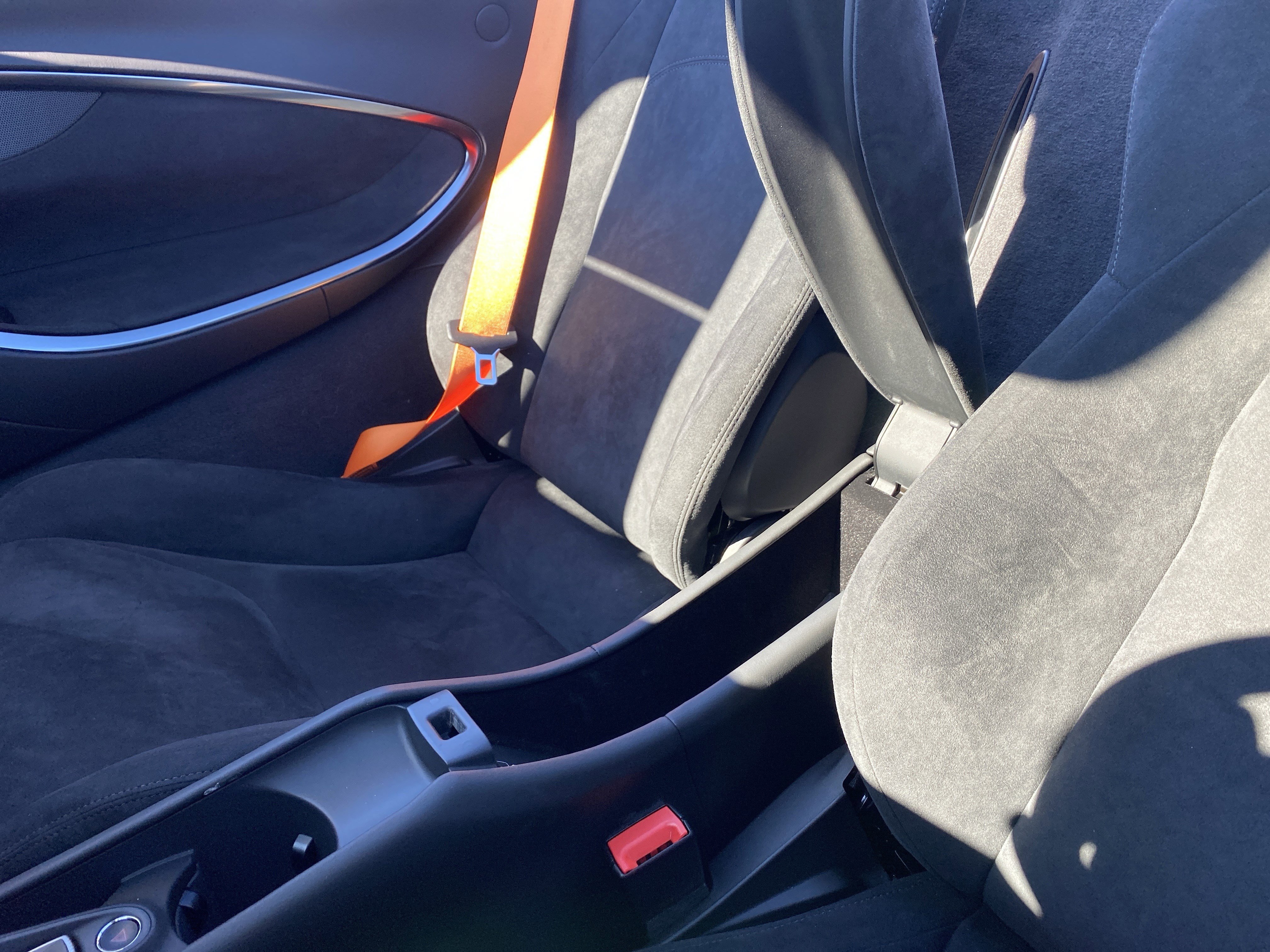 Used 2025 McLaren Artura Spider image 35