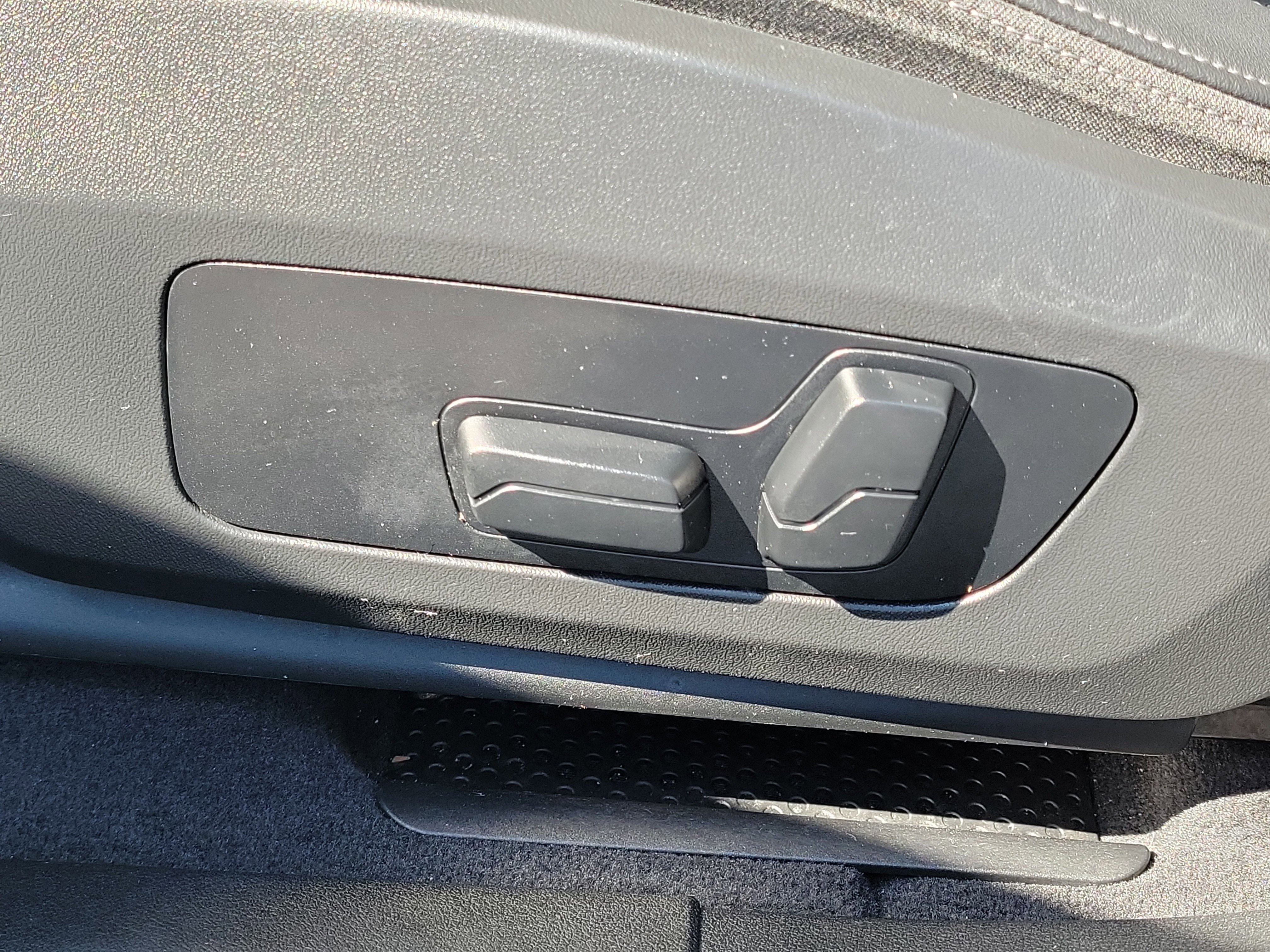 Used 2025 BMW X2 xDrive28i AWD/4WD image 22