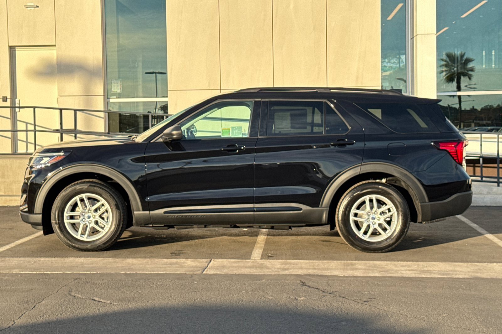 New 2026 Ford Explorer Active w/ Active Comfort Package image 6