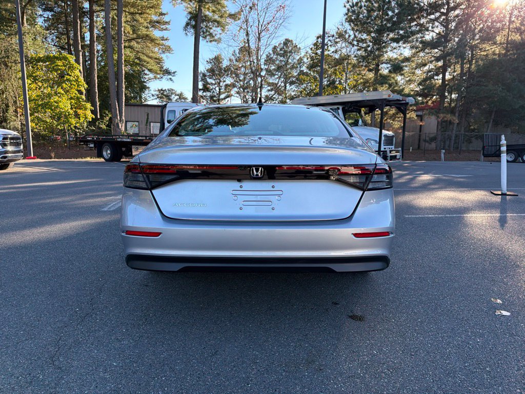 Certified 2025 Honda Accord SE image 6