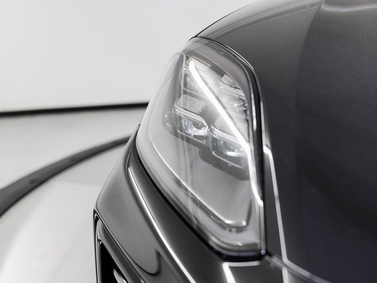 Certified 2025 Porsche Cayenne Coupe image 13