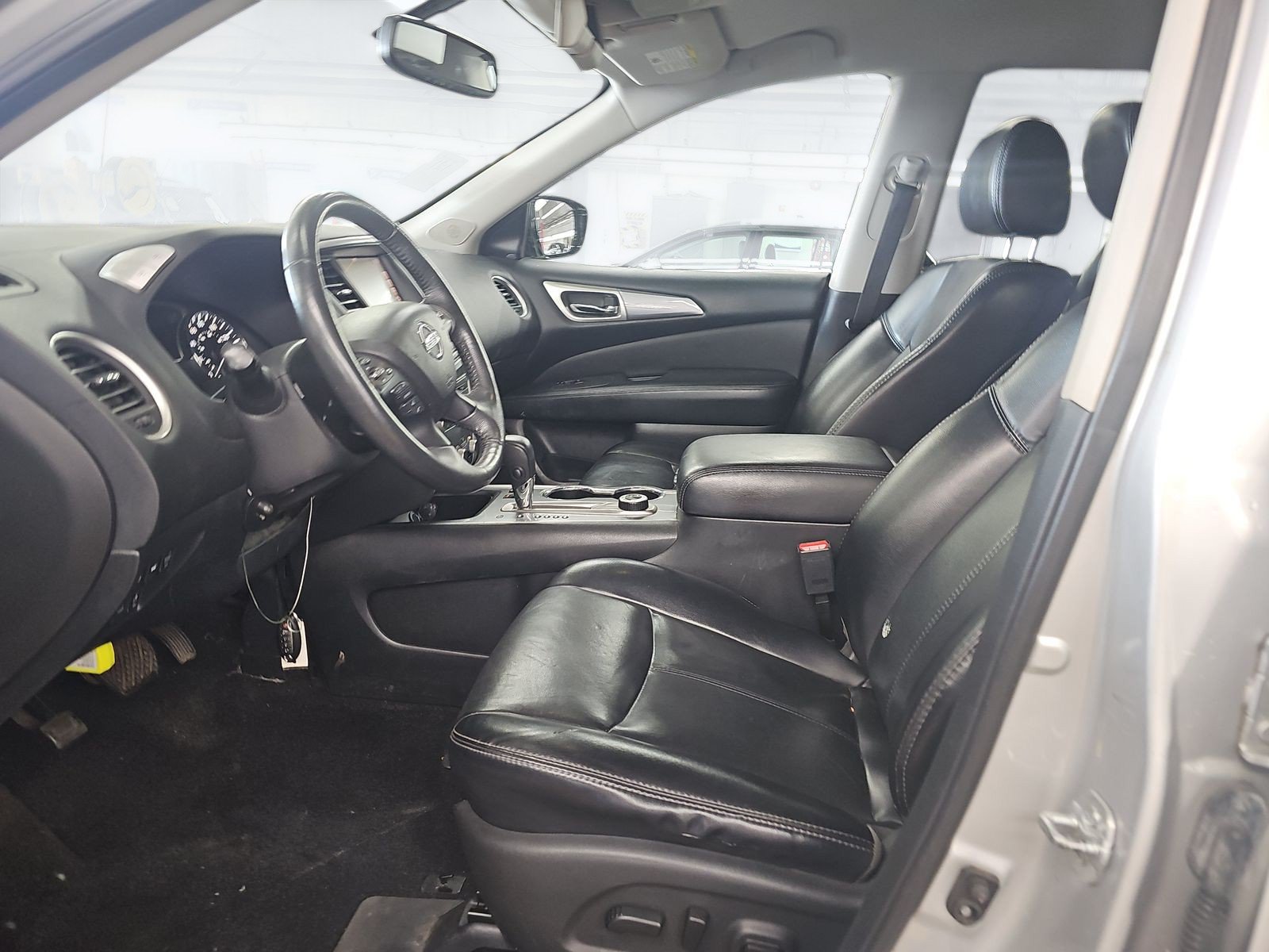 Used 2017 Nissan Pathfinder SL w/ SL Tech Package AWD/4WD image 9