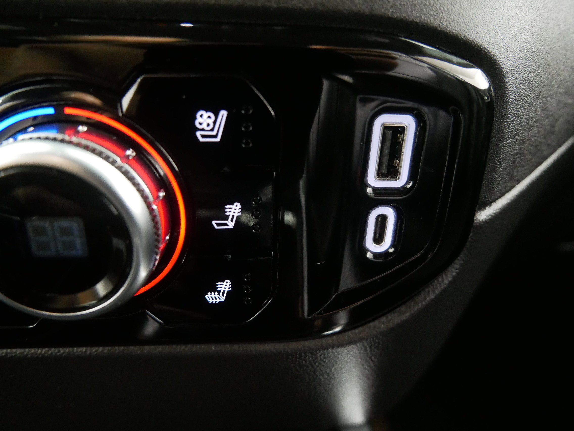 Used 2023 GMC Sierra 1500 SLT w/ SLT Premium Plus Package image 32