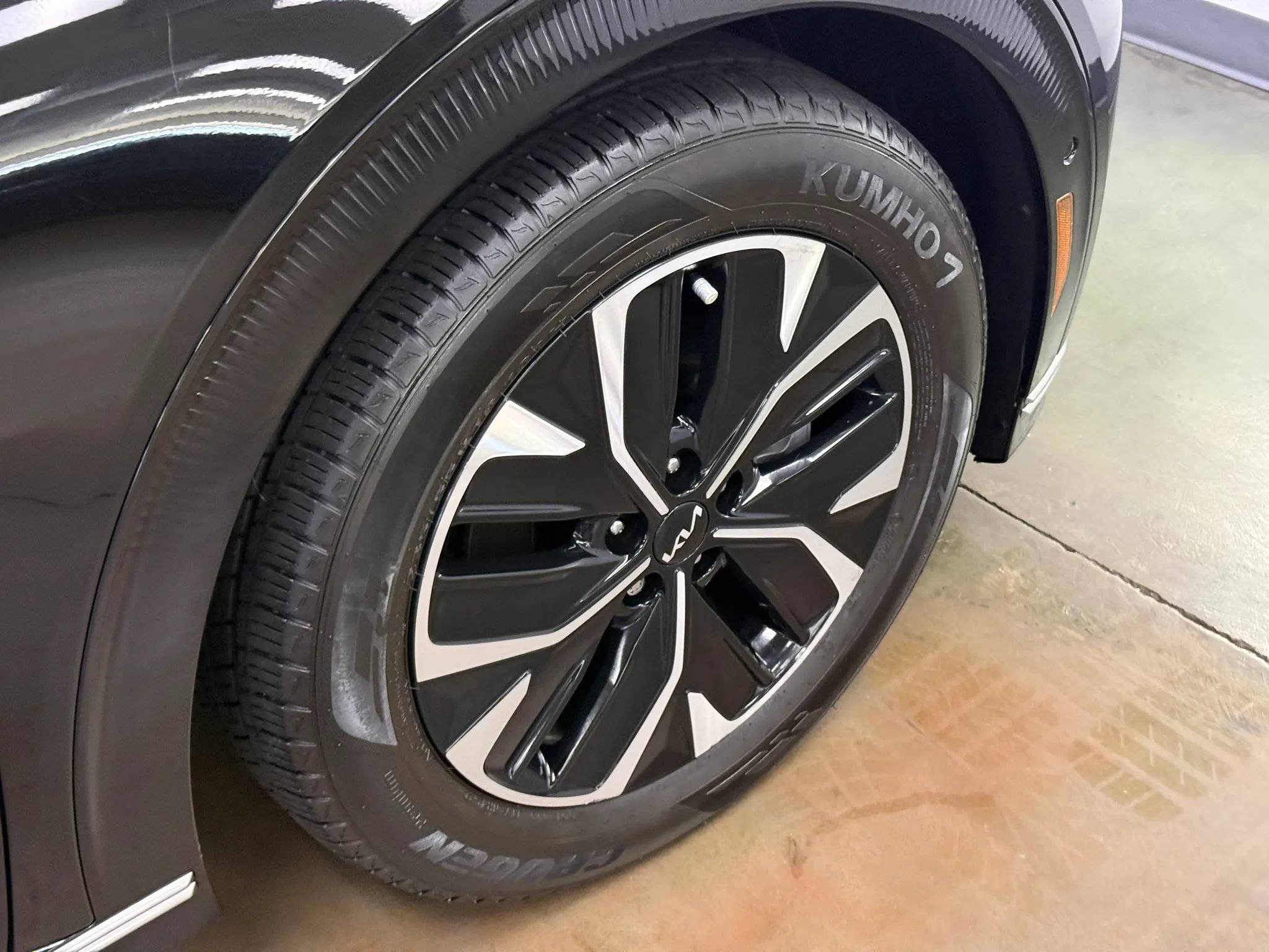 Used 2023 Kia EV6 Wind w/ Wind Technology Package RWD image 27