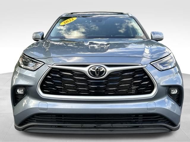 Used 2022 Toyota Highlander XLE AWD/4WD image 8