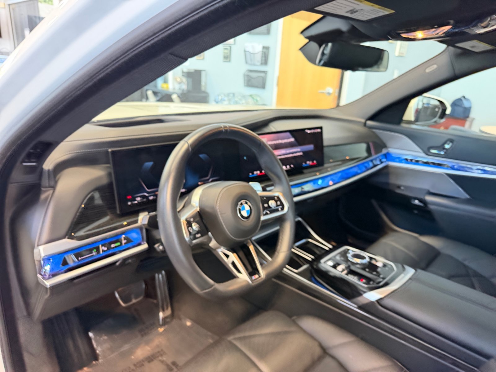 Used 2025 BMW 740i xDrive AWD/4WD image 15