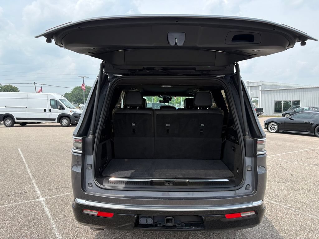 Used 2022 Jeep Grand Wagoneer Series III w/ Flexible Seating Group AWD/4WD image 15
