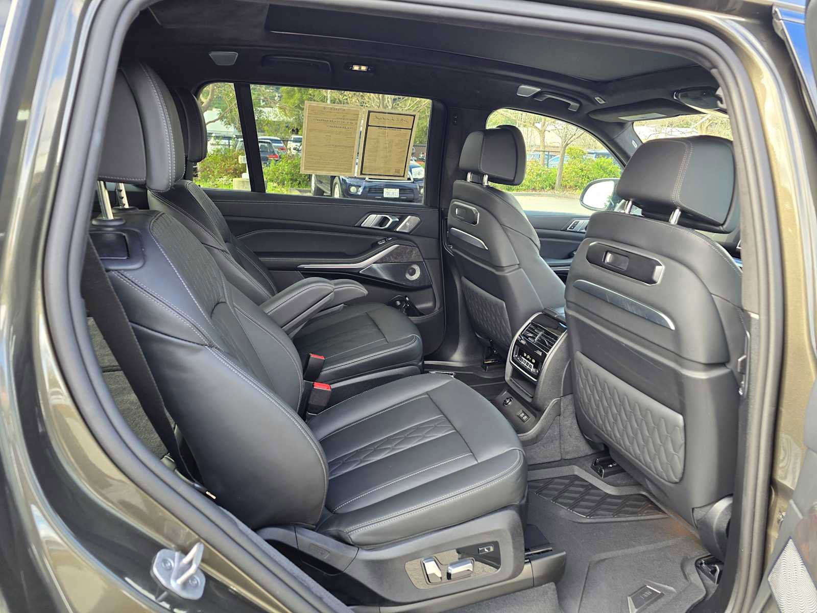 Used 2025 BMW X7 M60i w/ Executive Package image 13