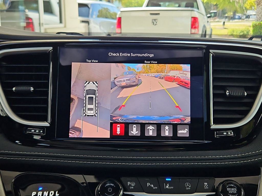 Used 2022 Chrysler Pacifica Limited image 19