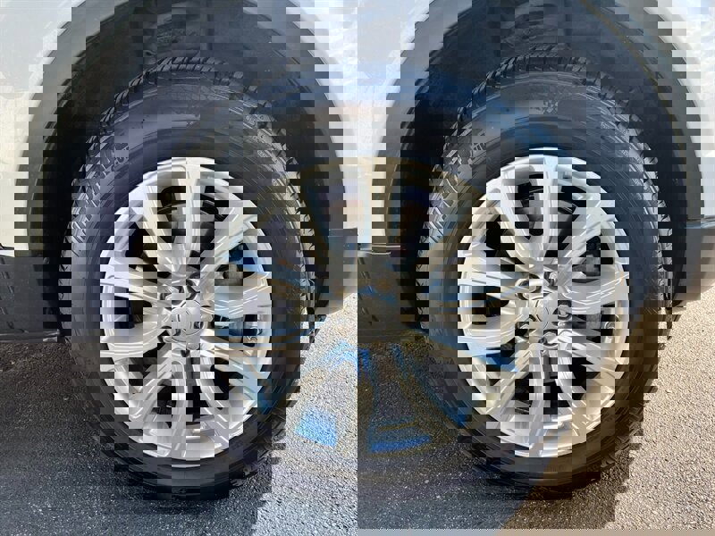 Used 2018 Land Rover Range Rover Evoque SE image 10