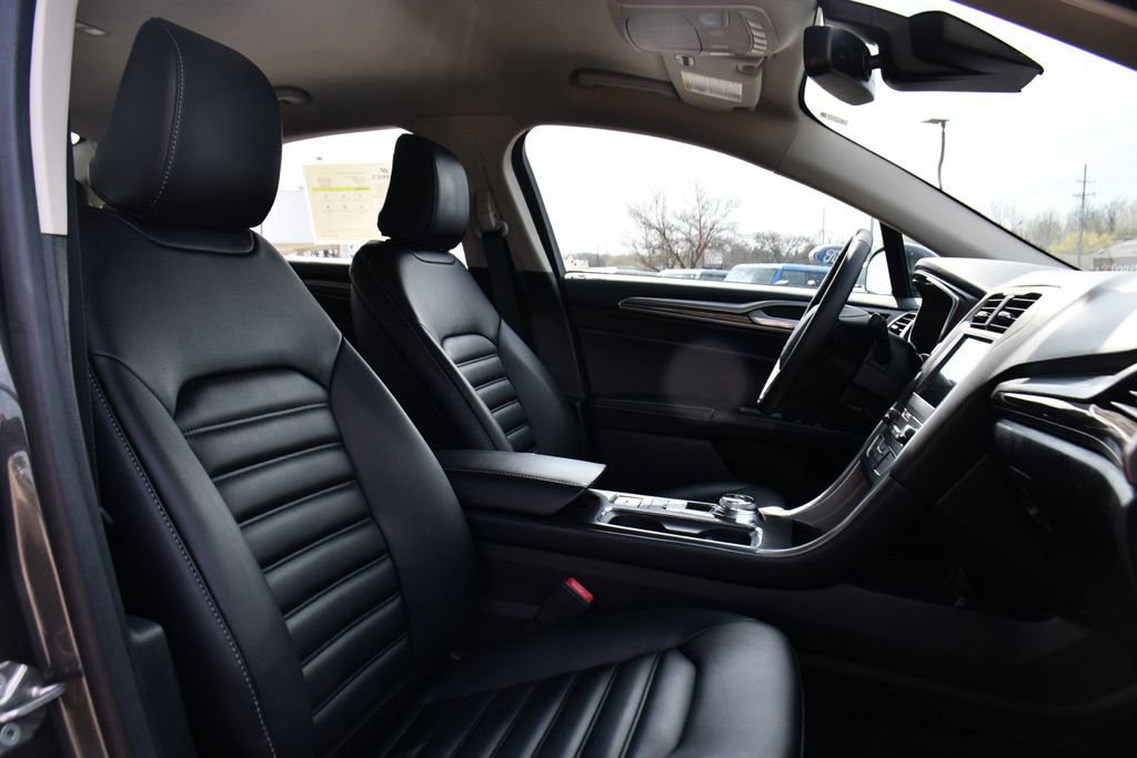 Used 2020 Ford Fusion SEL FWD image 16