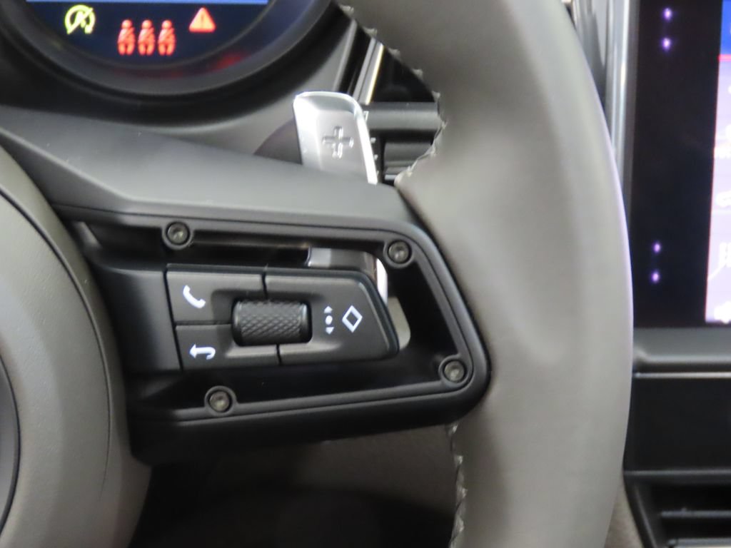 Certified 2026 Porsche Macan AWD/4WD image 22