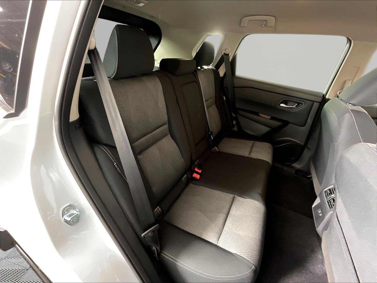 New 2026 Nissan Rogue SV w/ Cold Weather Package AWD/4WD image 19