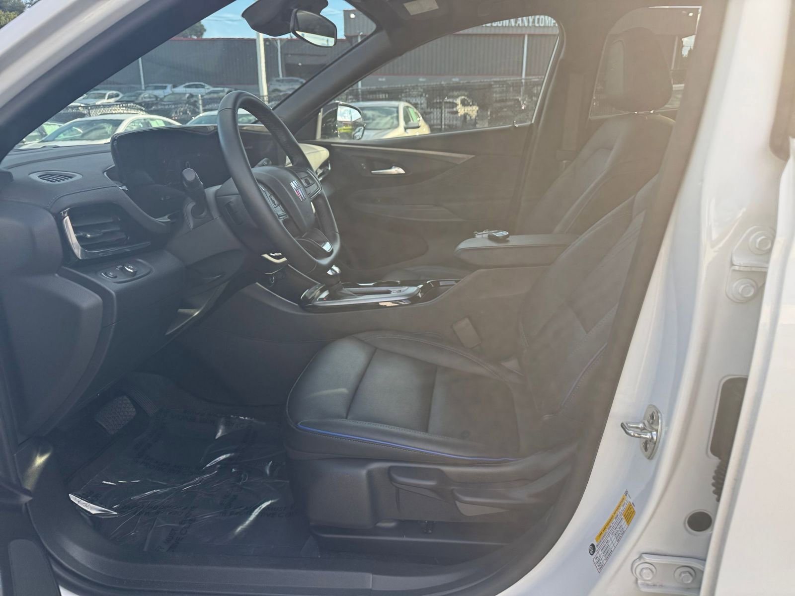 Used 2025 Buick Envista Sport Touring image 24