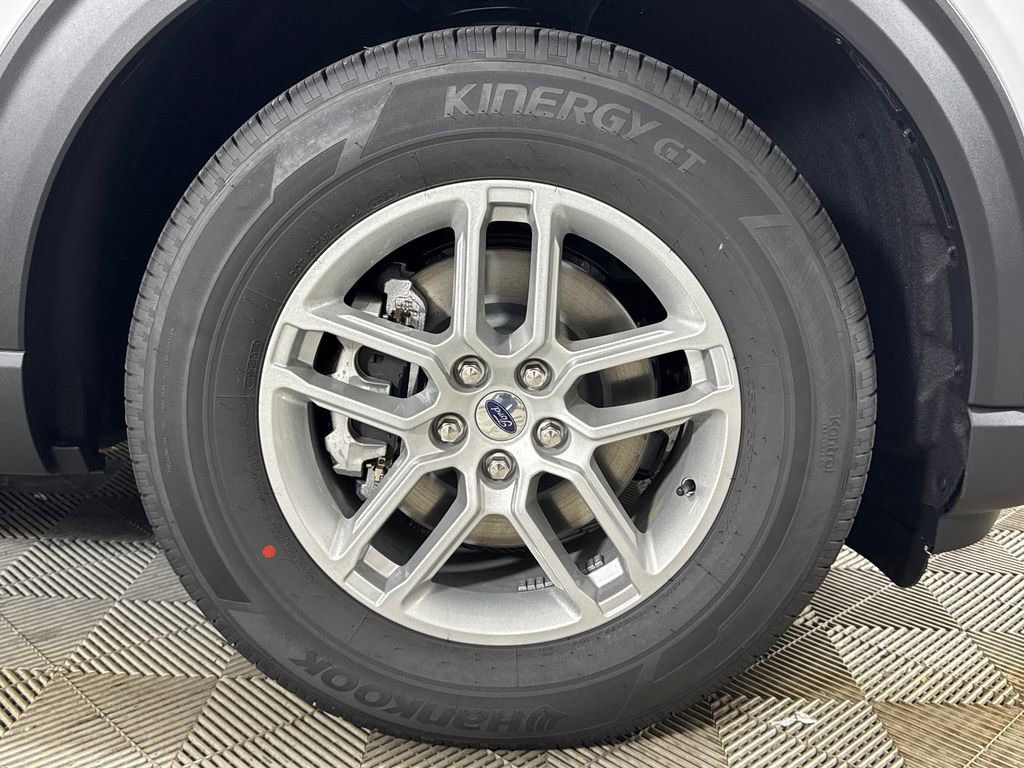 New 2026 Ford Explorer Active RWD image 2