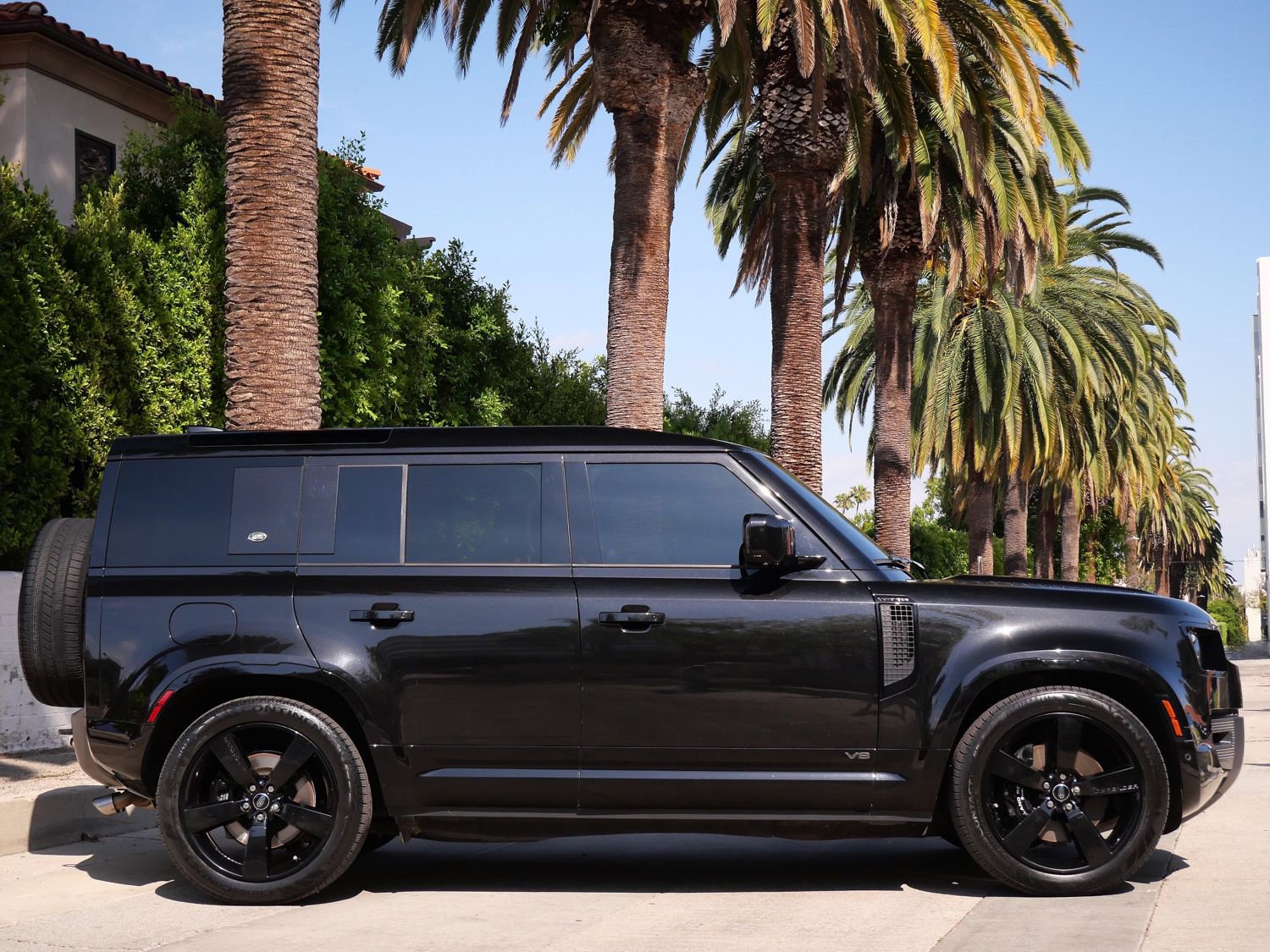 Used 2024 Land Rover Defender 110 V8 image 4