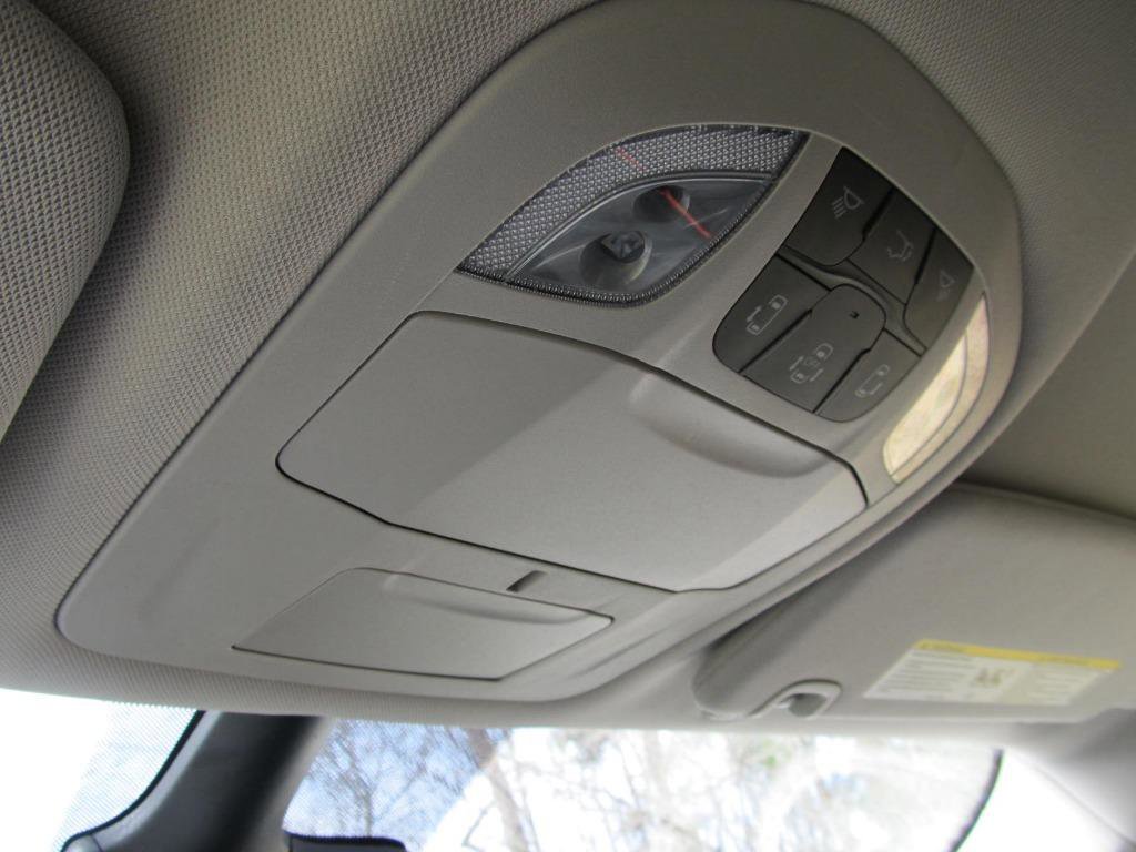 Used 2023 Chrysler Voyager LX image 74