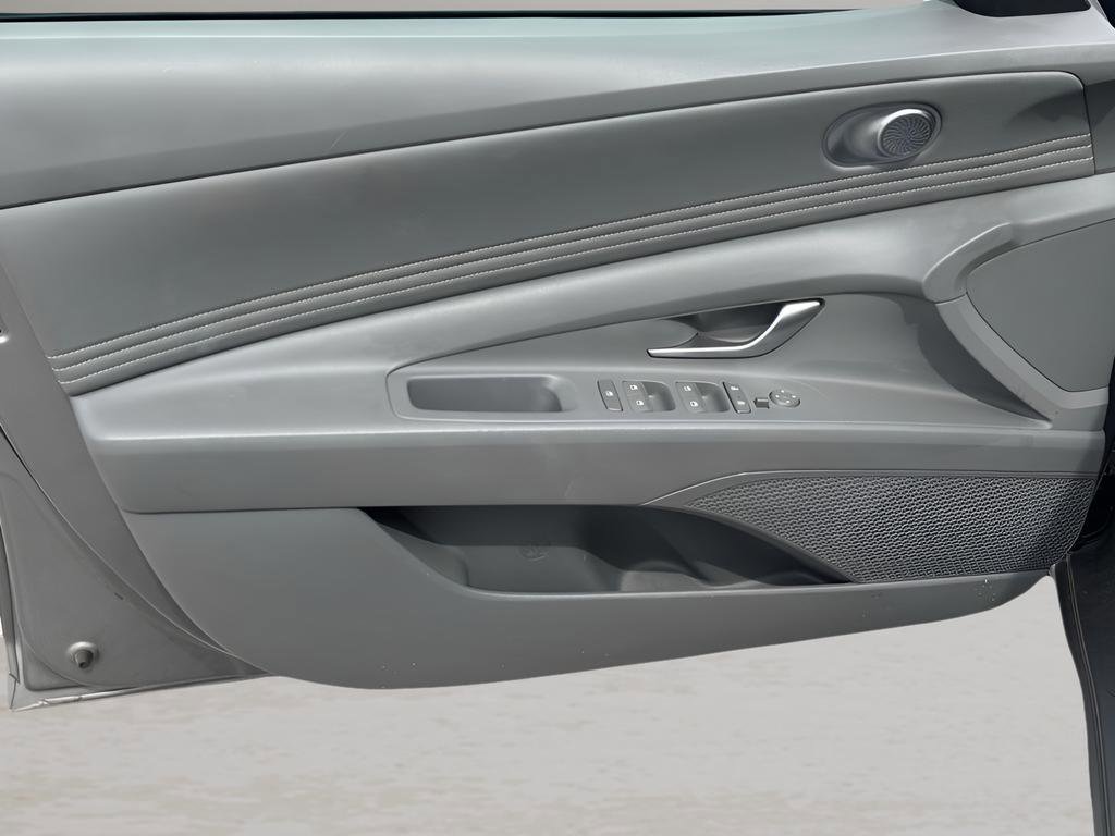 Used 2023 Hyundai Elantra SEL w/ Convenience Package image 17