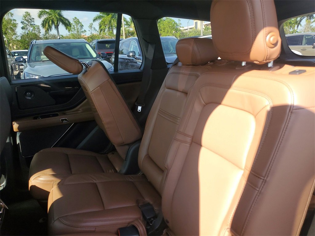 Used 2020 Lincoln Aviator Reserve w/ Elements Package Plus image 12