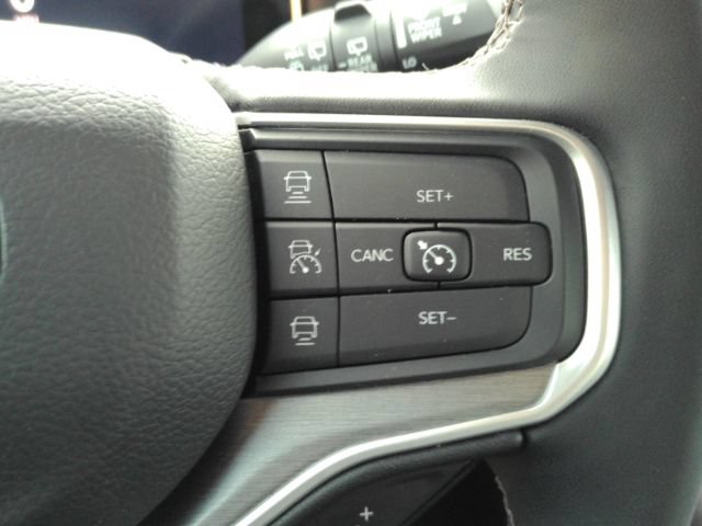 Used 2025 Jeep Wagoneer L Series II AWD/4WD image 41