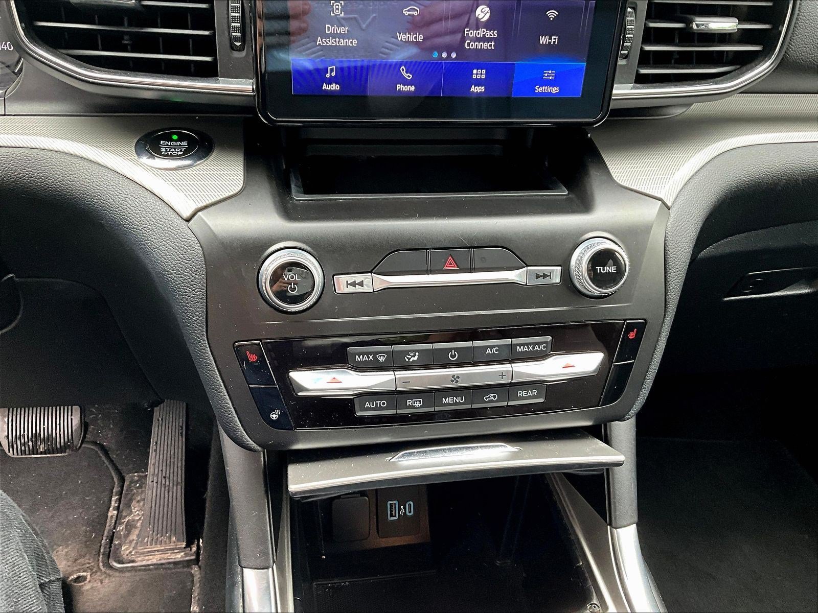Used 2020 Ford Explorer XLT w/ Equipment Group 202A AWD/4WD image 15