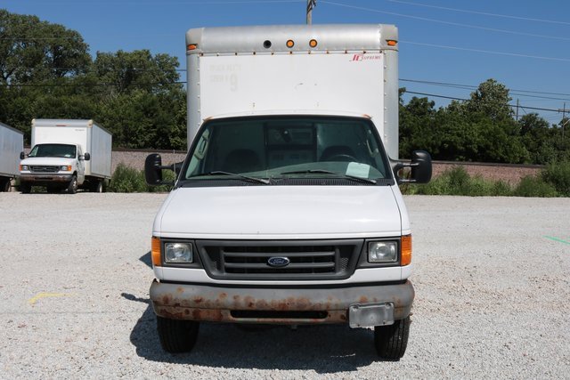 Used 2004 Ford E-350 and Econoline 350 Super Duty image 12