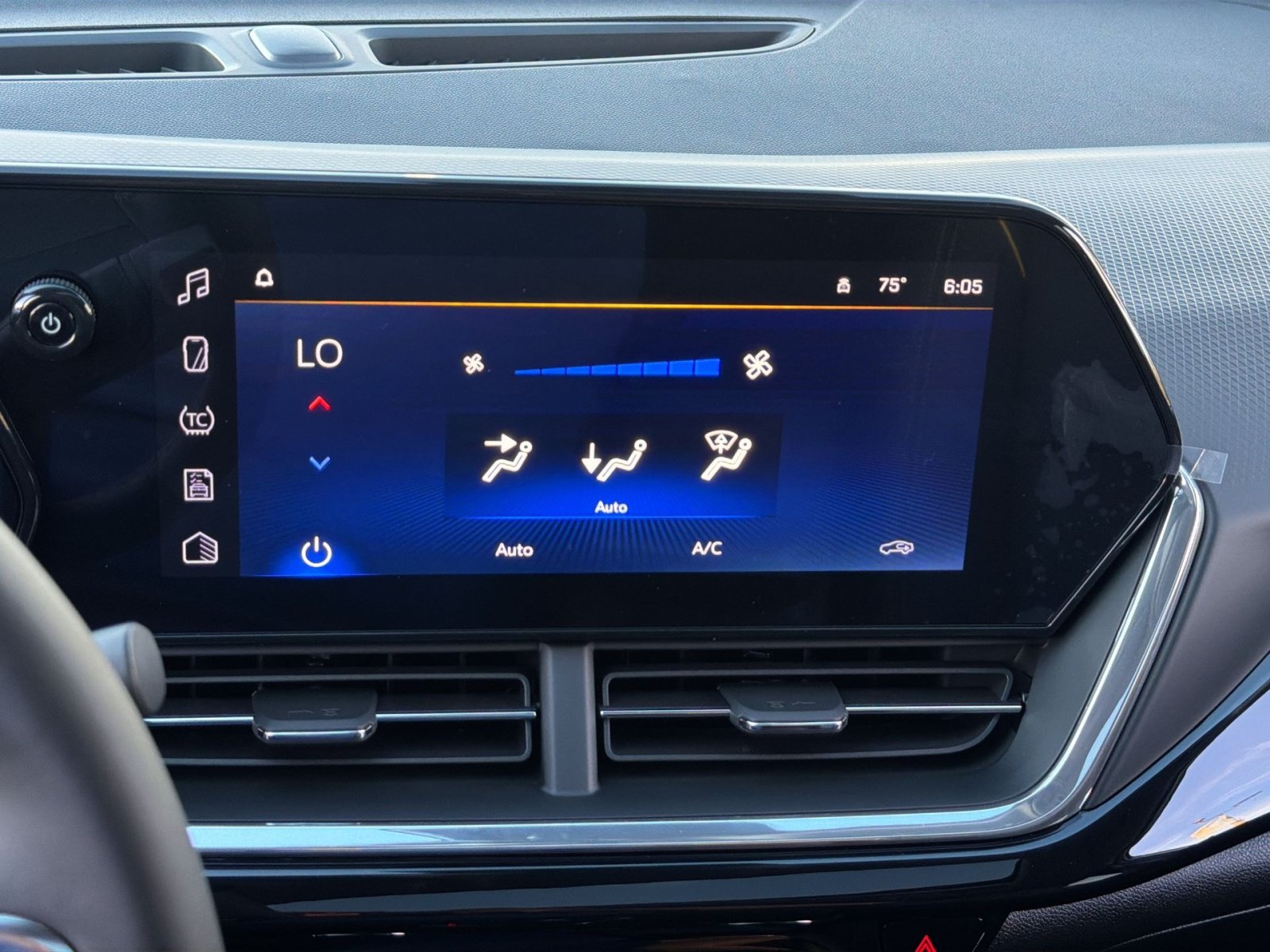 New 2026 Chevrolet Trax ACTIV w/ Sunroof Package FWD image 21