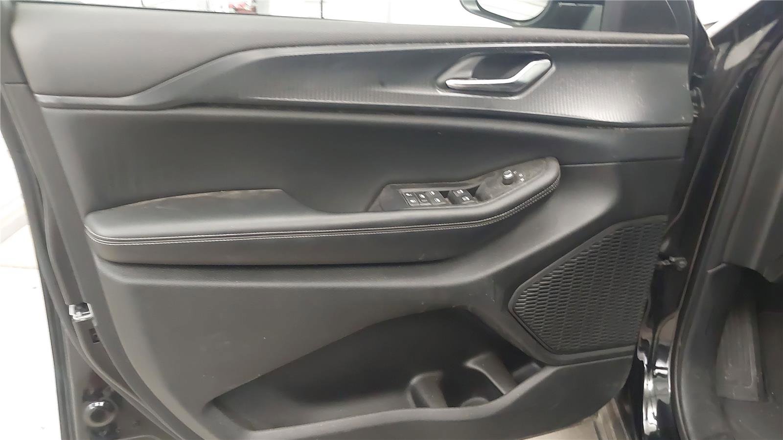 Used 2024 Jeep Grand Cherokee L Laredo image 23