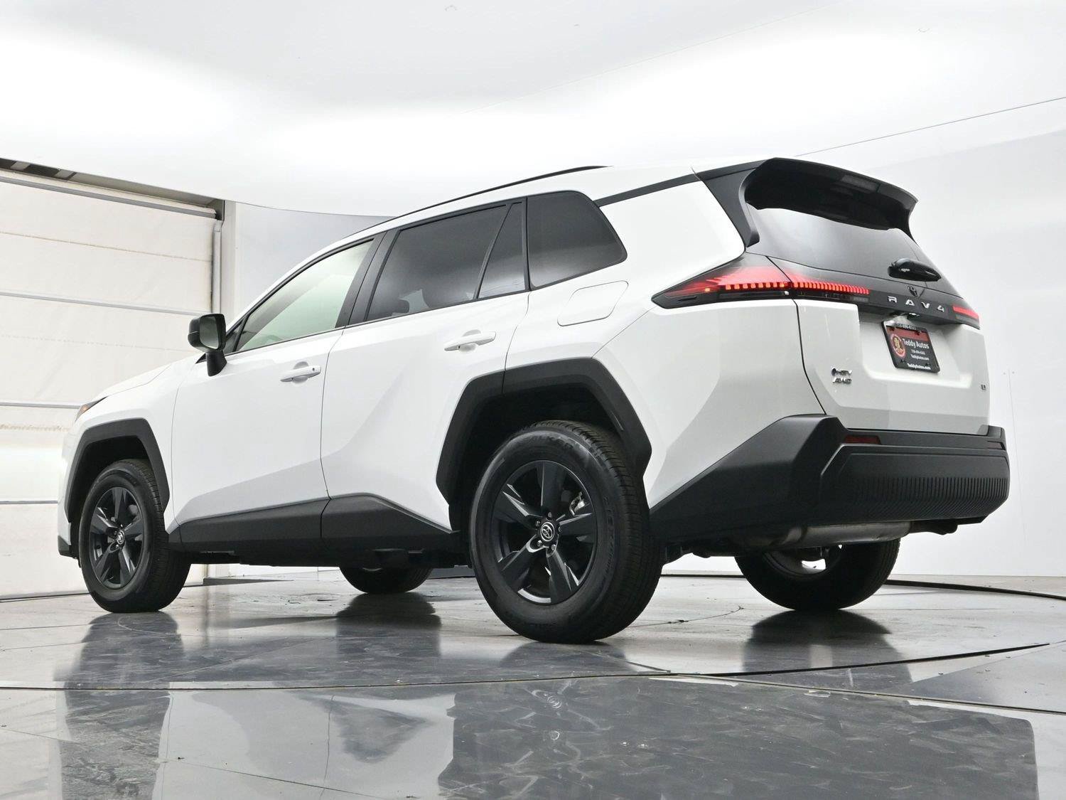 Used 2026 Toyota RAV4 LE AWD/4WD image 32