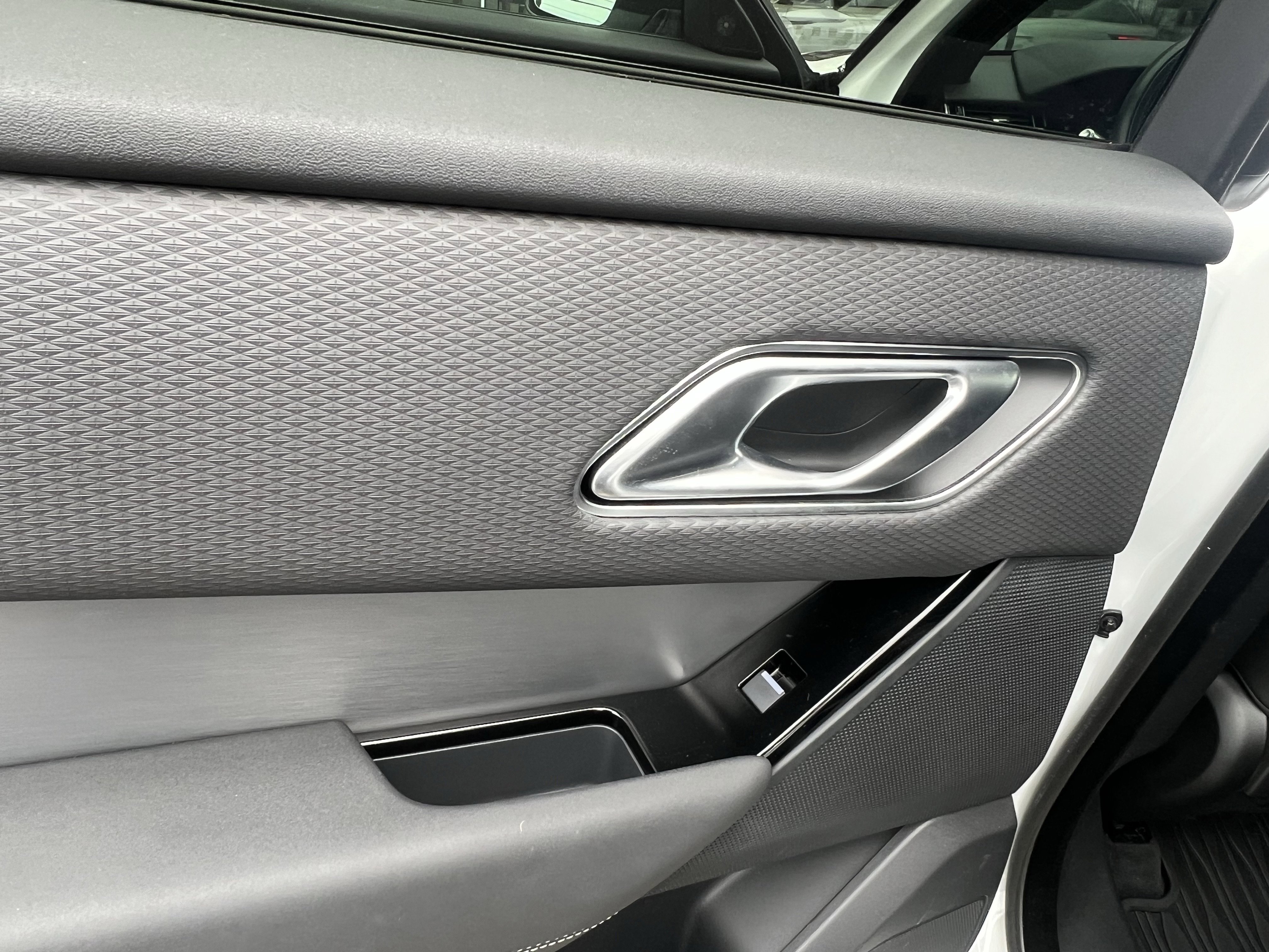 Certified 2023 Land Rover Range Rover Velar R-Dynamic S image 29