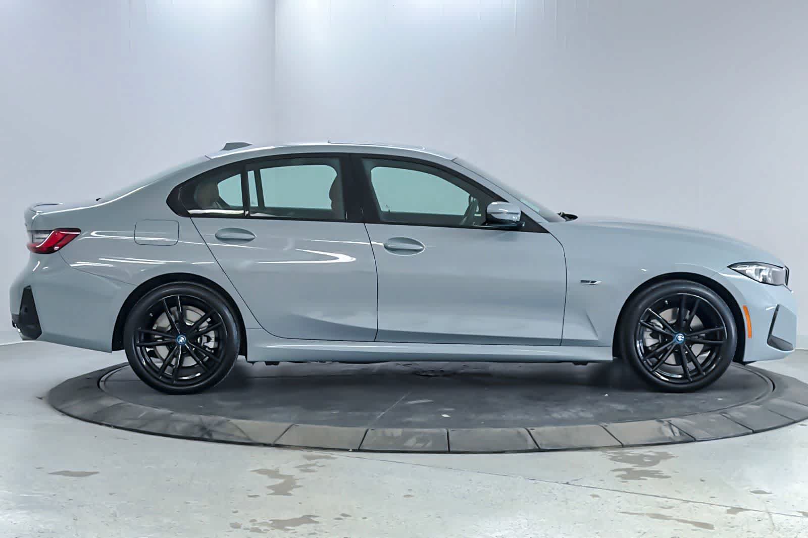 Used 2023 BMW 330e xDrive w/ M Sport Package AWD/4WD image 8