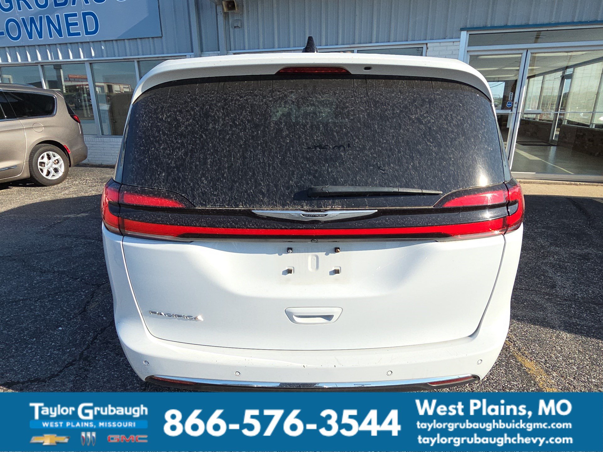Used 2025 Chrysler Pacifica Select FWD image 5
