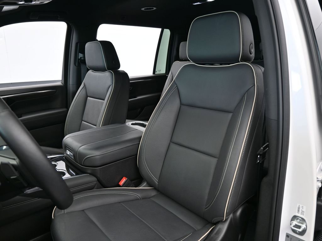 New 2025 Chevrolet Suburban Premier image 10