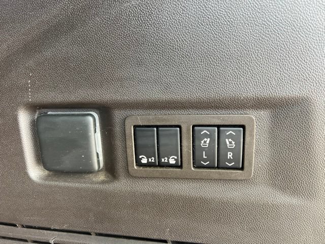 Used 2021 GMC Yukon SLT w/ SLT Luxury Plus Package AWD/4WD image 17