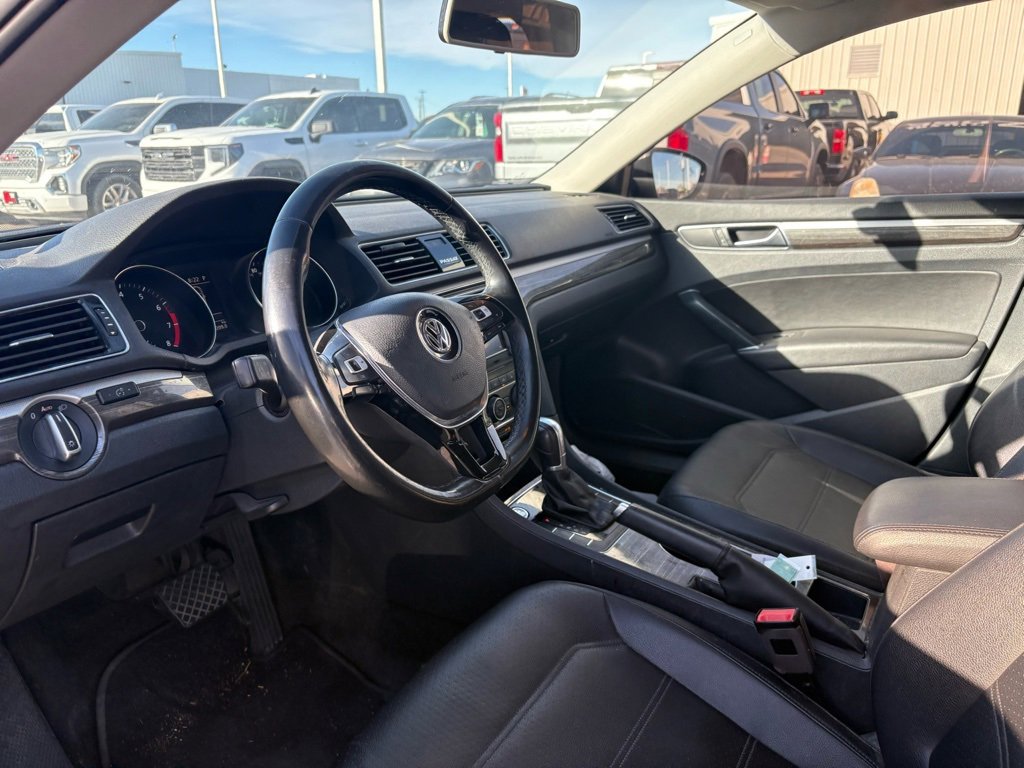 Used 2018 Volkswagen Passat 2.0T SE image 10