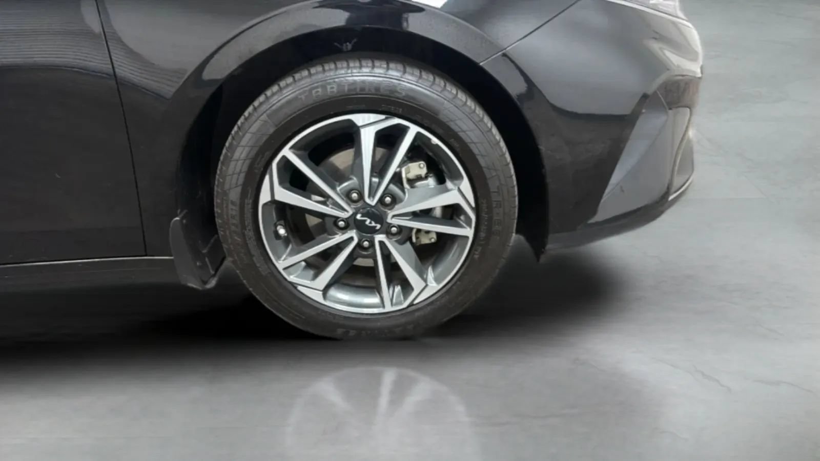 Used 2023 Kia Forte LXS FWD image 24
