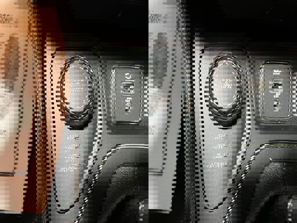 Used 2021 Jeep Cherokee Latitude Plus image 14