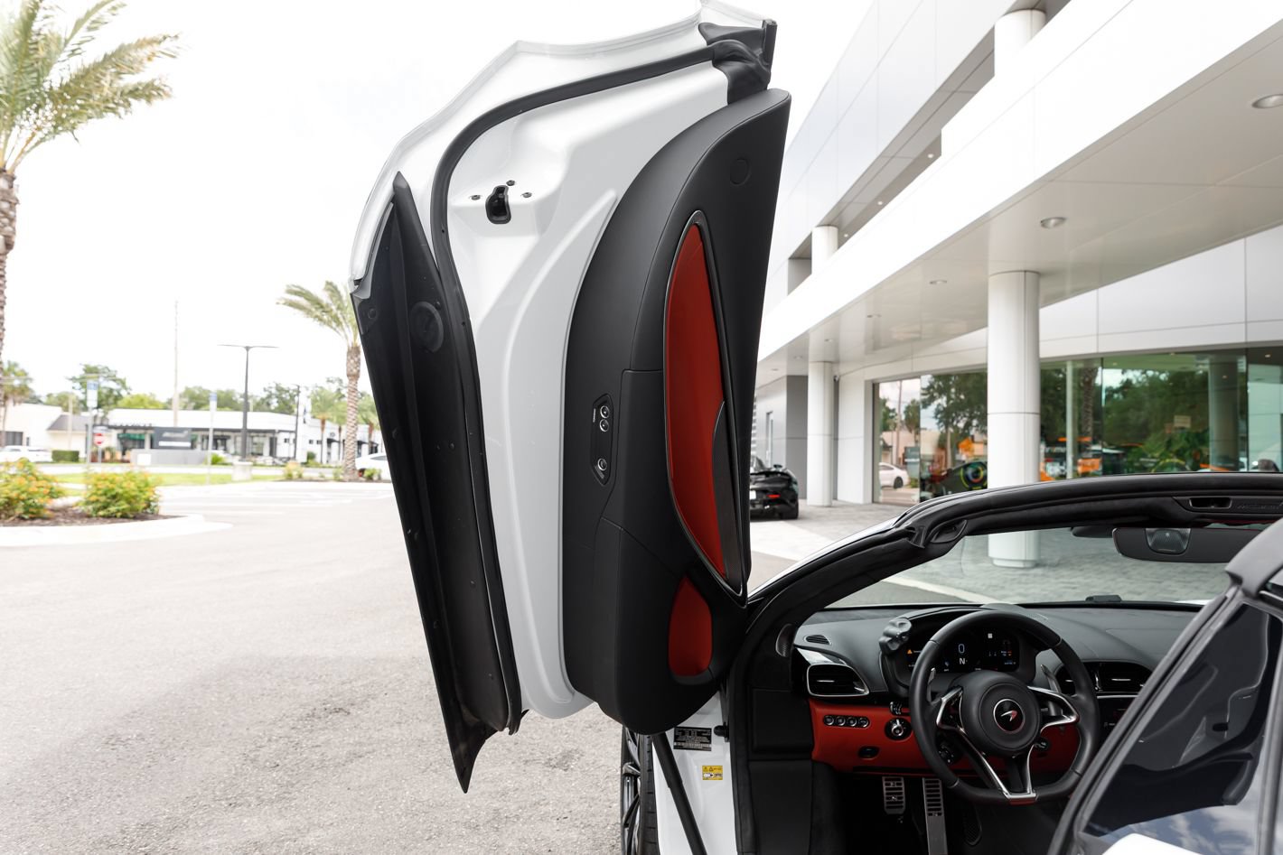 Used 2025 McLaren Artura Spider RWD image 54
