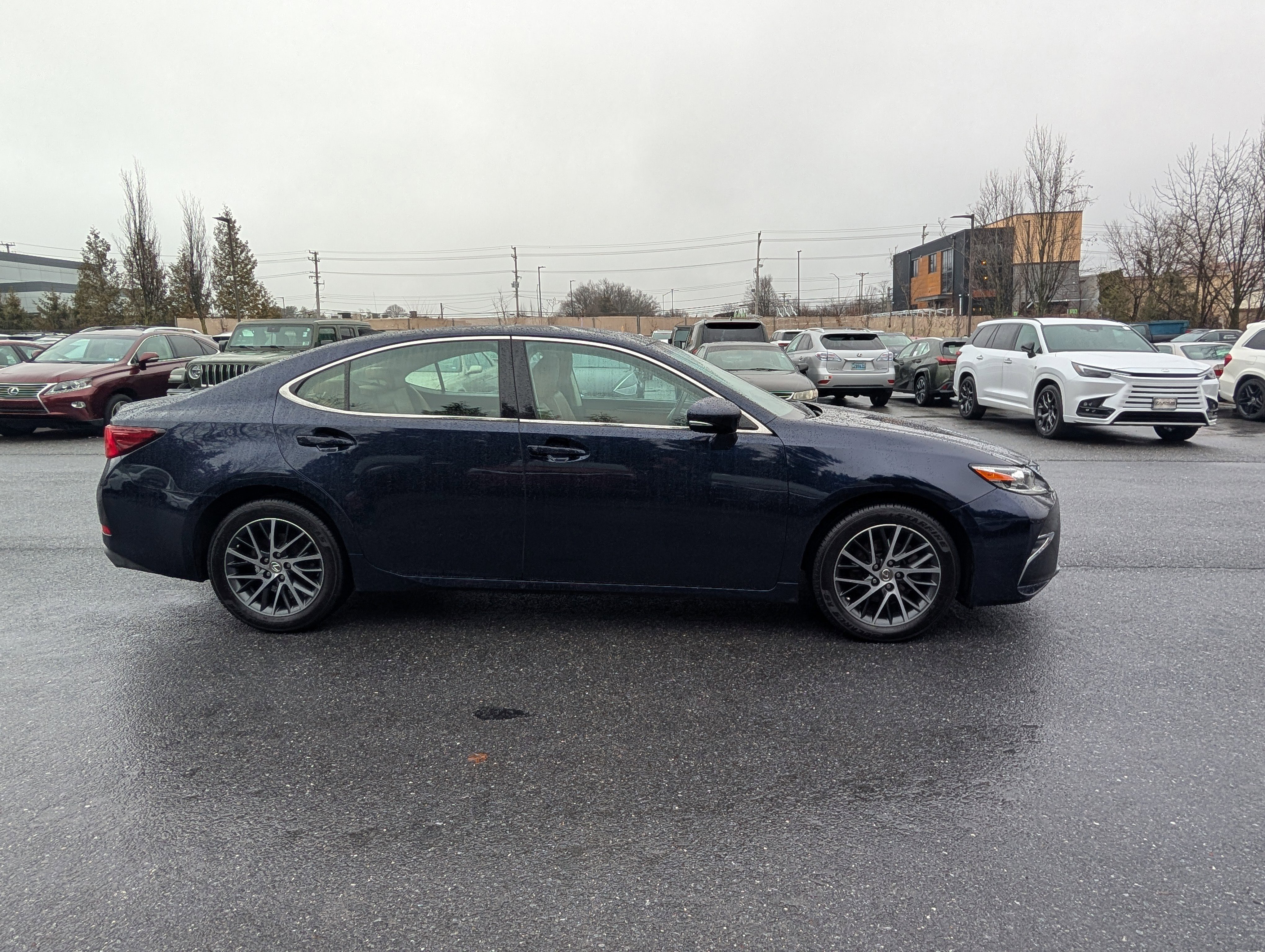 Used 2018 Lexus ES 350 w/ Luxury Package w/Wood Trim image 2