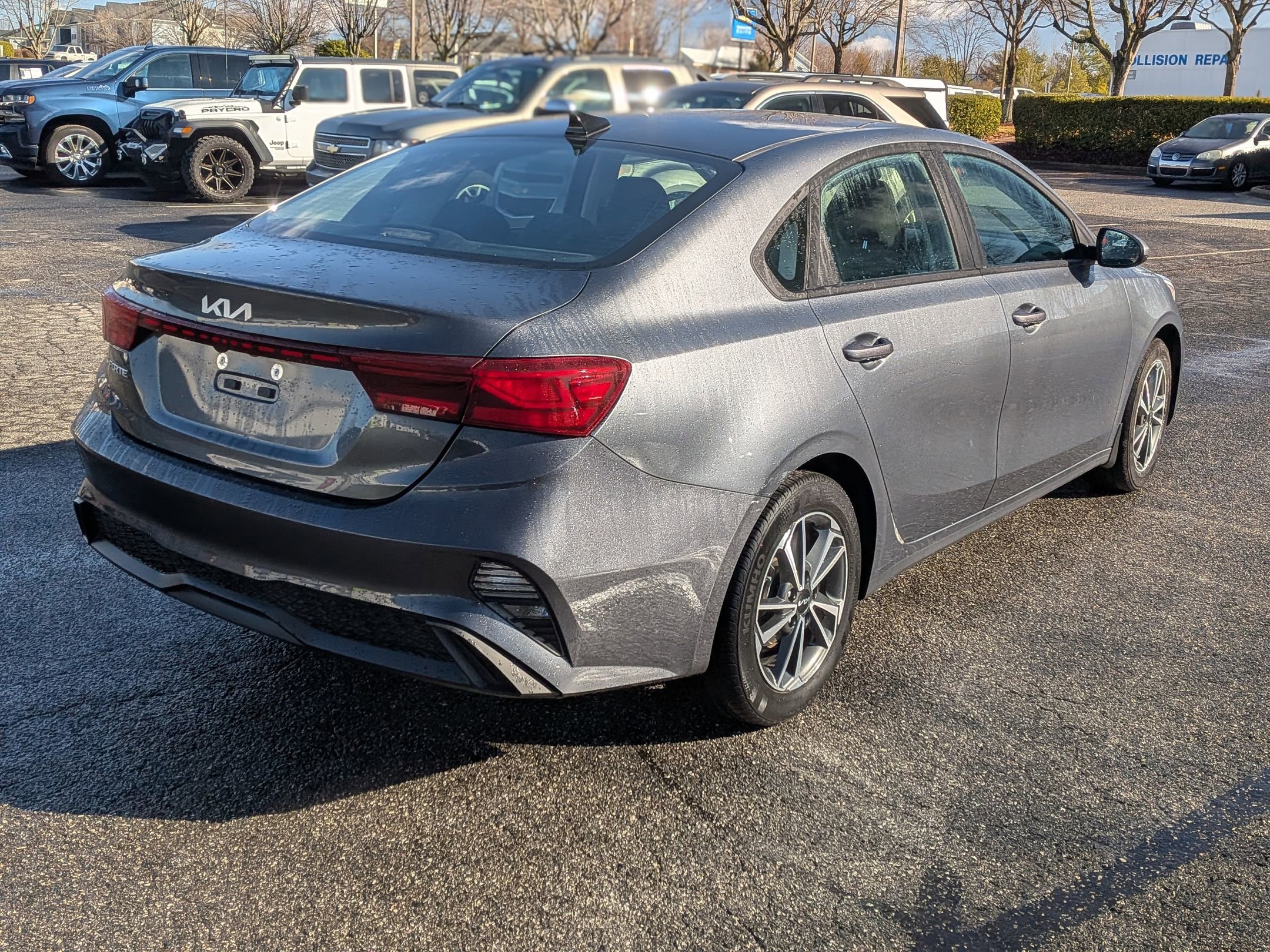 Used 2023 Kia Forte LXS image 9