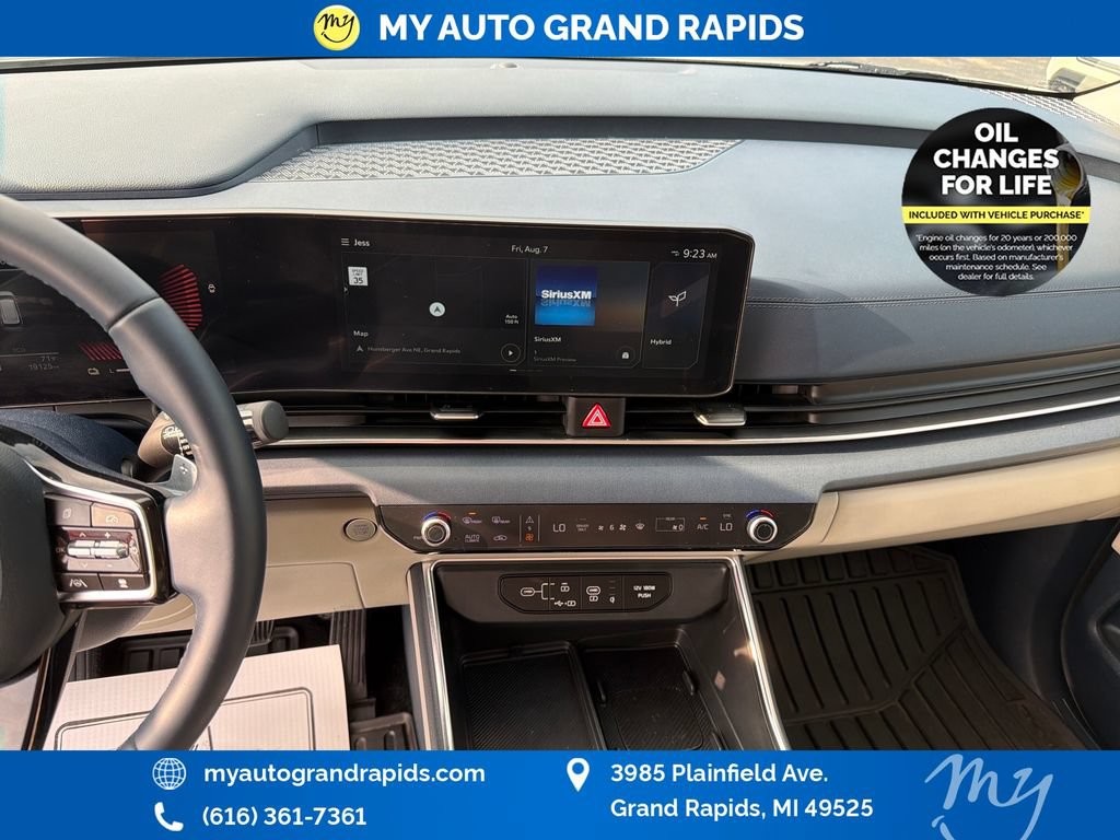 Used 2025 Kia Carnival EX FWD image 19