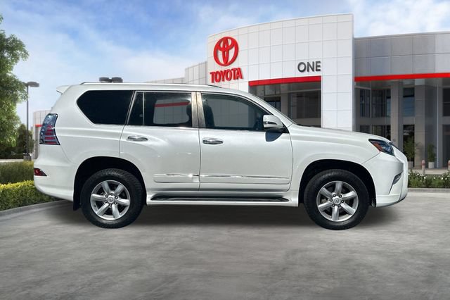 Used 2017 Lexus GX 460 w/ Navigation Package AWD/4WD image 3