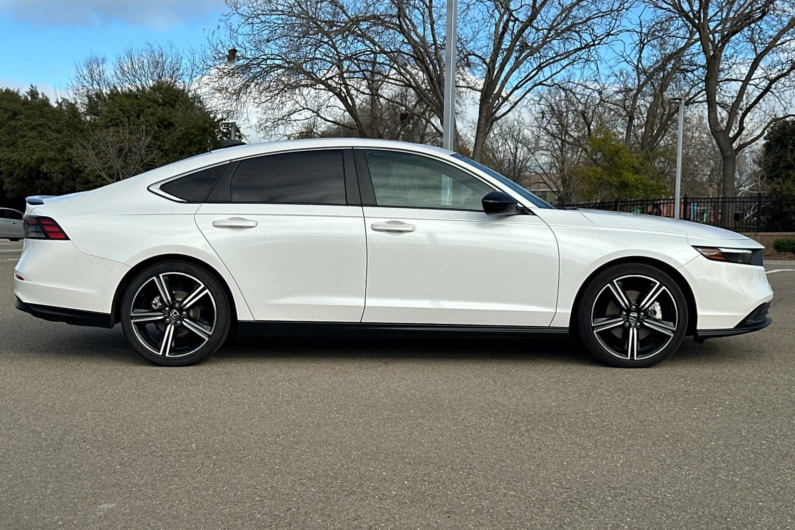 Used 2023 Honda Accord Sport image 3