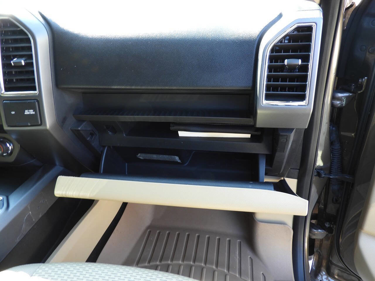 Used 2016 Ford F150 XLT w/ Trailer Tow Package image 36